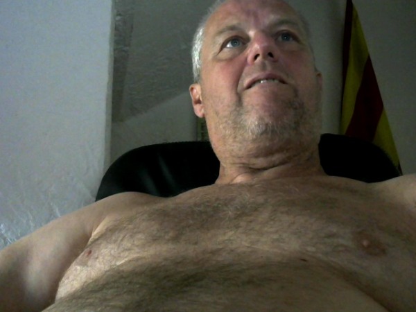 Je cherche une grosse bite gay lorient Gay vannes annonce gay var